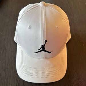 JORDAN RISE CURVED-BILL HAT - WHITE - BRAND NEW - SMALL MEDIUM